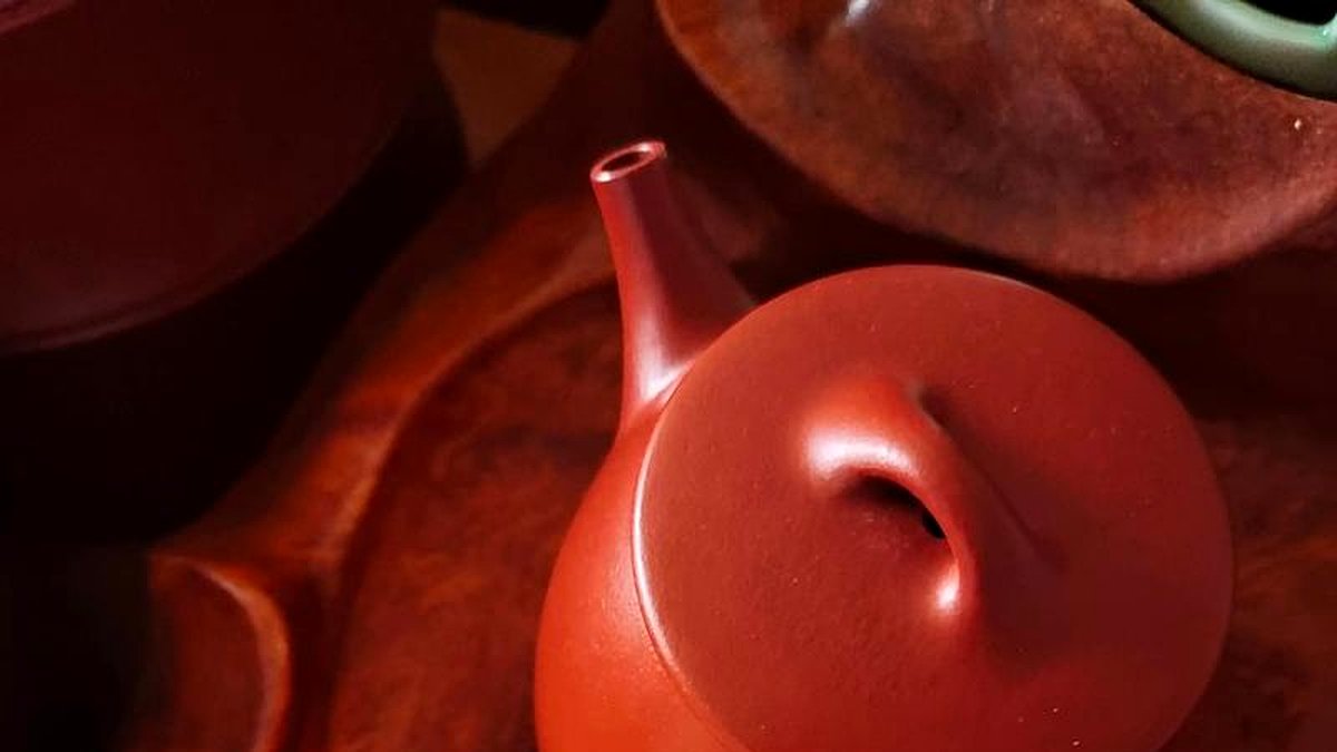 紫砂壶泡黑茶：哪种泥料与造型最适合？