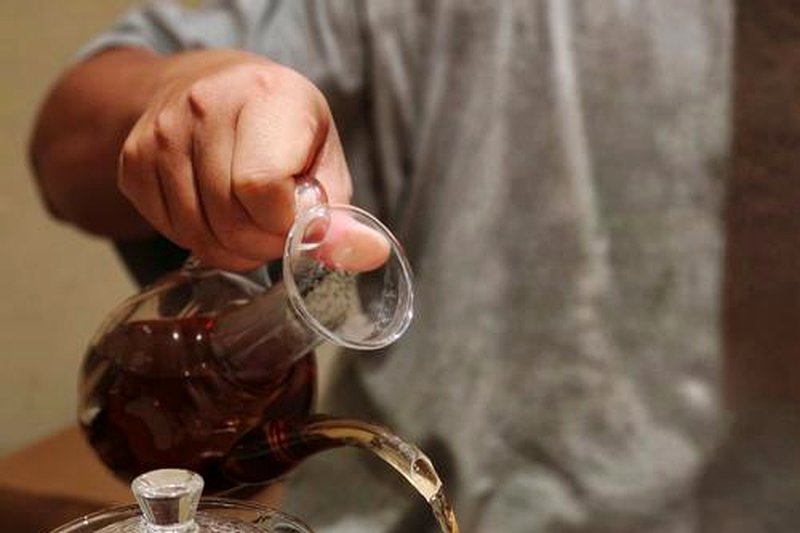 黑茶适合什么时候喝？饭前饭后有讲究吗？-1