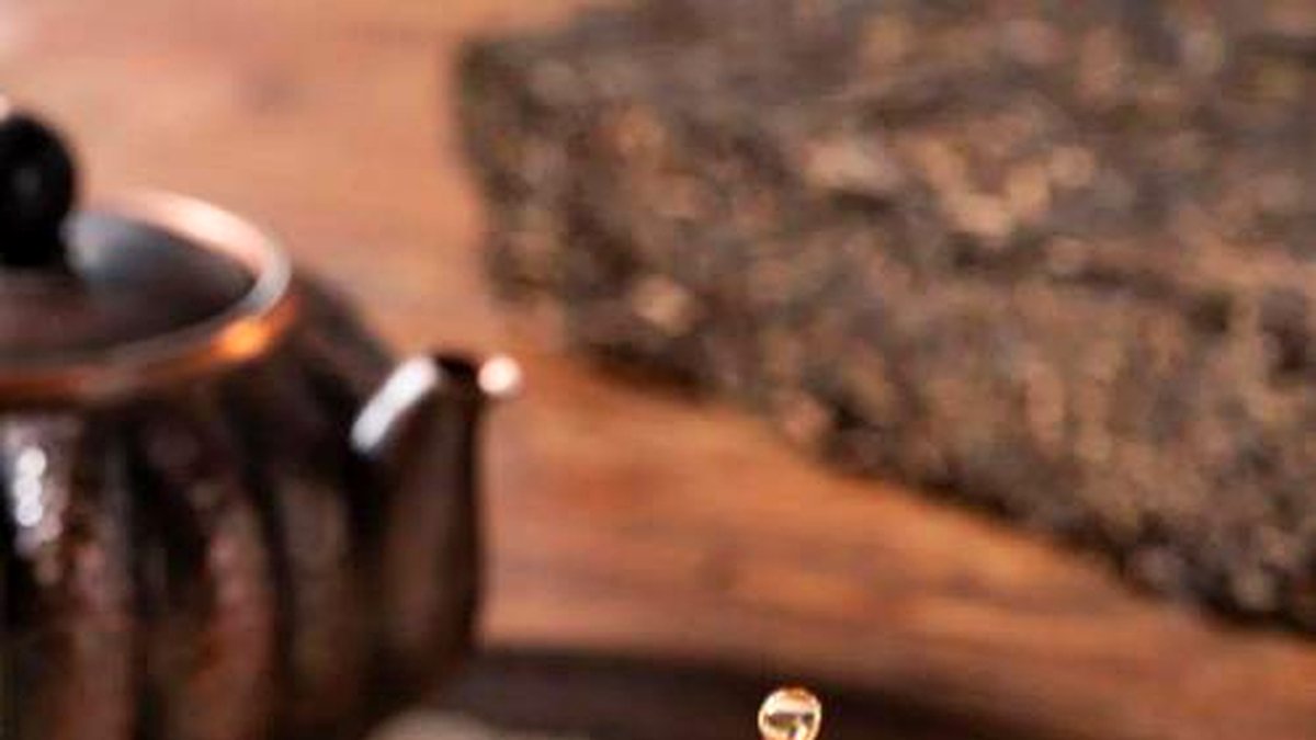 黑茶泡出来是什么颜色才正常？汤色太深或太浅意味着什么？