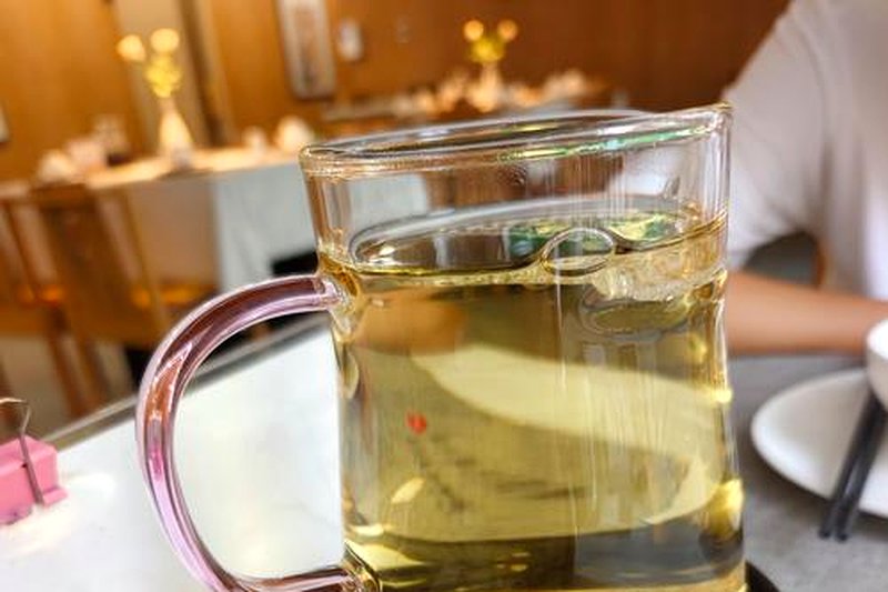 办公室喝黑茶的简便方法：没有茶具怎么享受一杯好茶？-1