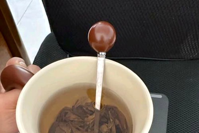 办公室喝黑茶的简便方法:没有茶具怎么享受一杯好茶?-1